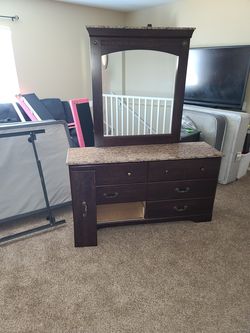 Kids dresser faux marble look on top
