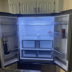 Samsung 30 cu ft Smart French Door Refrigerator – Excellent Condition