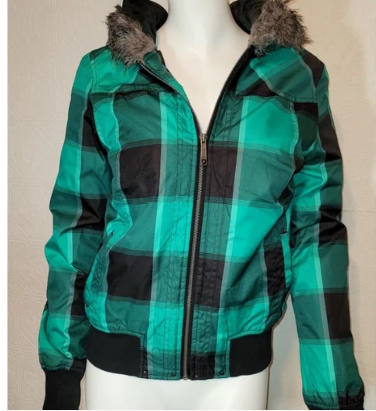 O’Neill Women’s Winter Jacket Size M – Teal Plaid Faux Fur Hood, Warm & Stylish
