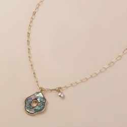 N104- Abalone Shell Flower Pendant Bauble 