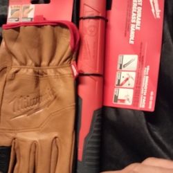 Milwuakee 19 Oz Poly Fiberglass Hammer And LG Leather Gloves 