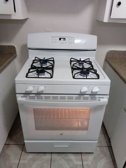 Stove - estufa  GE semi nueva ( free delivery 🚚