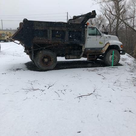 1995 Ford F800 Diesel Dump Truck
