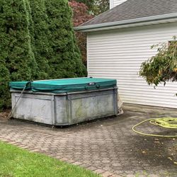 FREE- Coast Spa Hot Tub. Has a leak but Fully working.