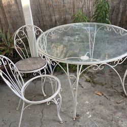 Vintage white patio set 