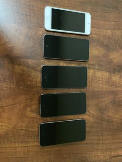 5 Apple iPods