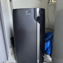 De'Longhi Black Portable Air Cooler with Remote Control and Dehumidifier