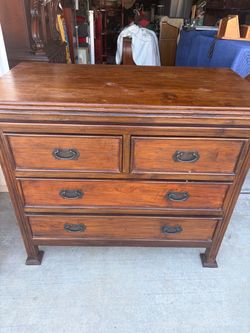 Wood Dresser with 4 Drawers