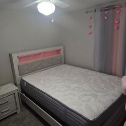 Queen Bed & Bedframe With Drawers One 6 Drawer & One 2  Drawer