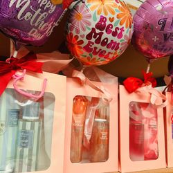 Victoria’s Secret Mother’s Day Gift Sets 🌸🩷pick Up In West Lancaster. $20 A Set . Pick Up in West Lancaster. Messege me on your way please.
