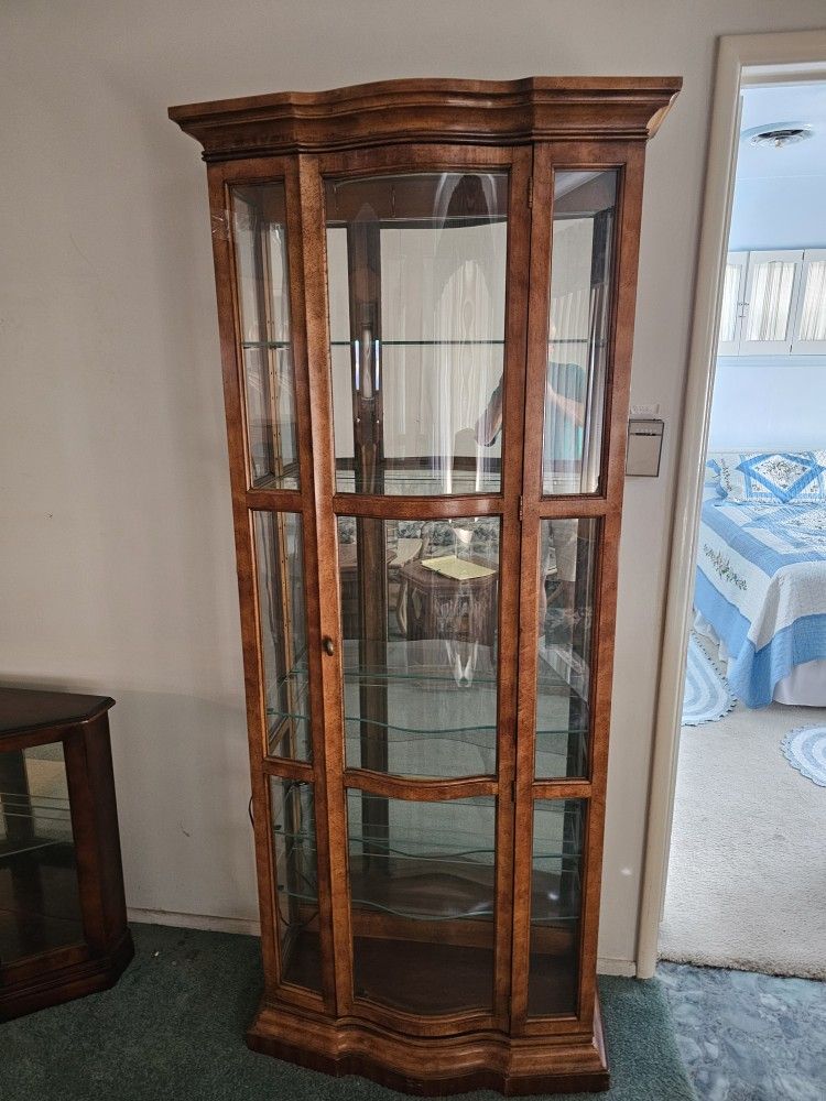 Beautiful Vintage Walnut Display Case With A Mirror Back ! Circa 1970's! Great Condition!