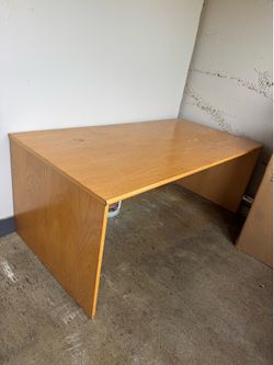 Free 6 foot desk / table