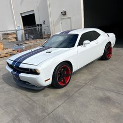 2012 Dodge challenger Sxt