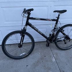 Full Suspension Trek Montain Bike