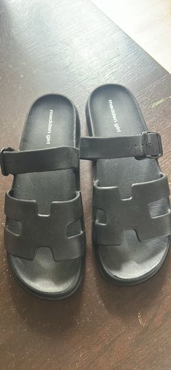 Sandals size 10 like new