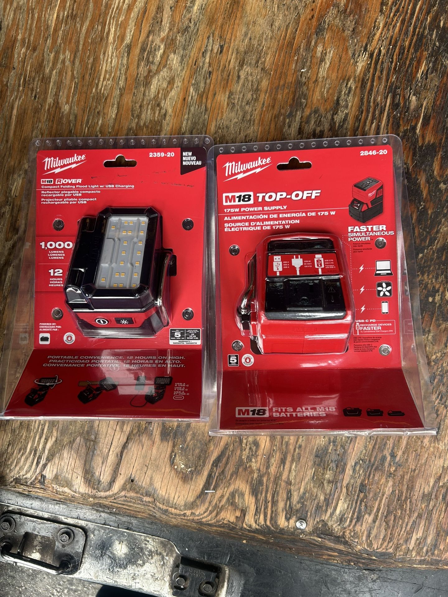 Milwaukee M18 18-Volt Lithium-lon Cordless 1000 Lumens ROVER Compact Folding Flood Light with USB Charging (Tool-Only)