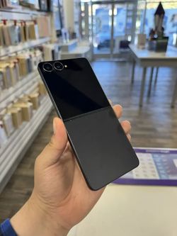 Samsung - Galaxy Z Flip7 5G 6.9" (T-Mobile Locked) (Premium Pre-owned) / 256GB- $1 Down Payment Plan Available