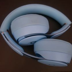 Beats SOLO PRO Matte Blue