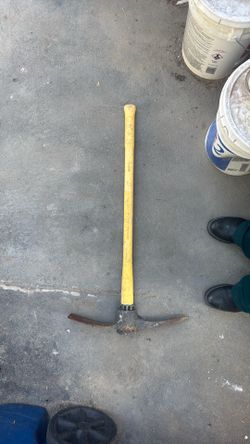 Heavy Duty Pick Mattock with Fiberglass Handle