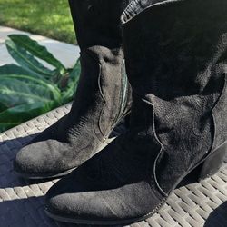Women Black Boots