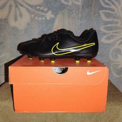 New Nike Cleats size 3.5 youth
