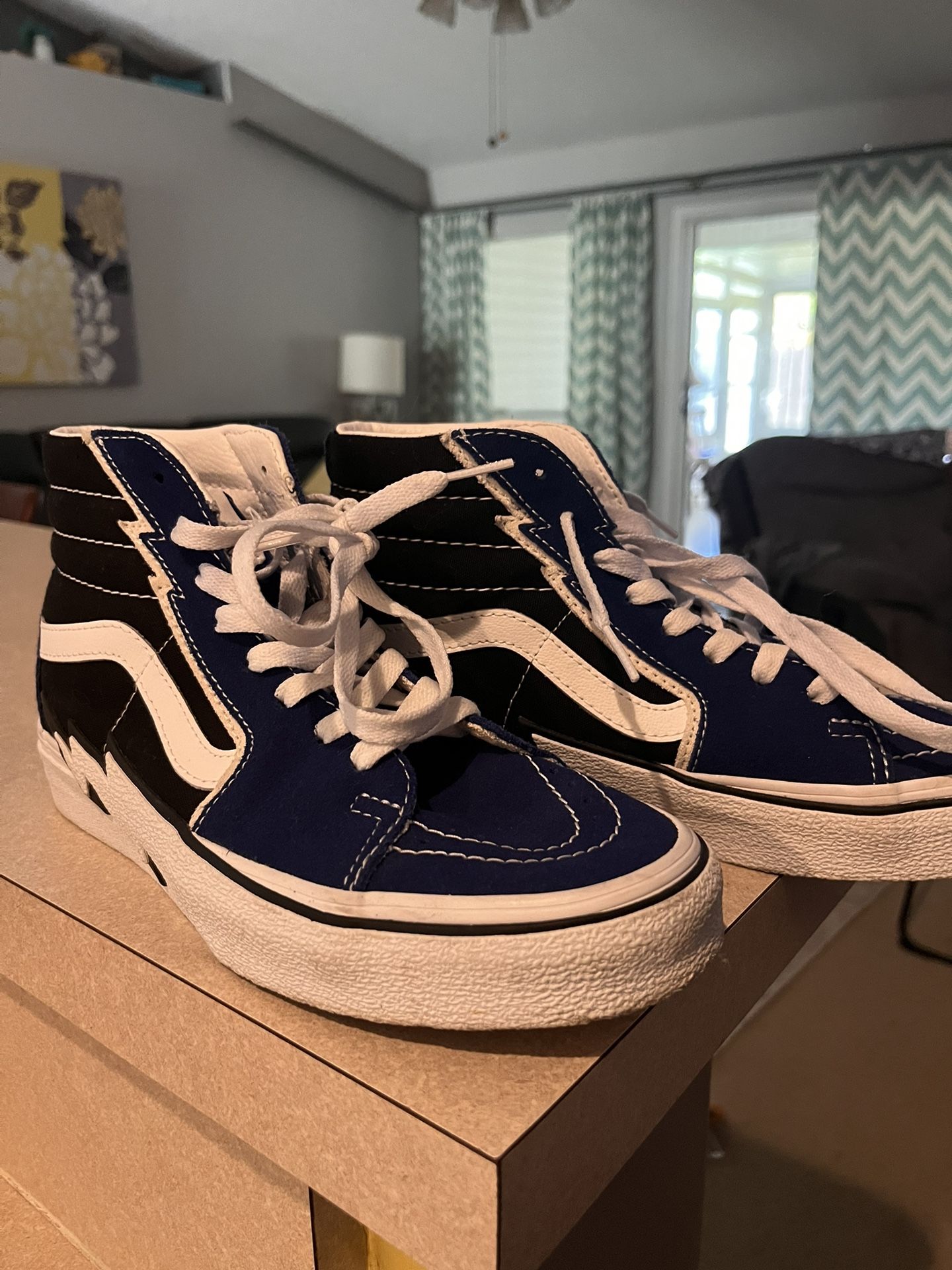 Boys 6.5 Vans