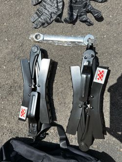 Trailer (TWO NEW!!) RV leveling  stablizers (2) with wrench, gloves, and carrying Bag! Cheap price!  Make offer!!!!$$$$$