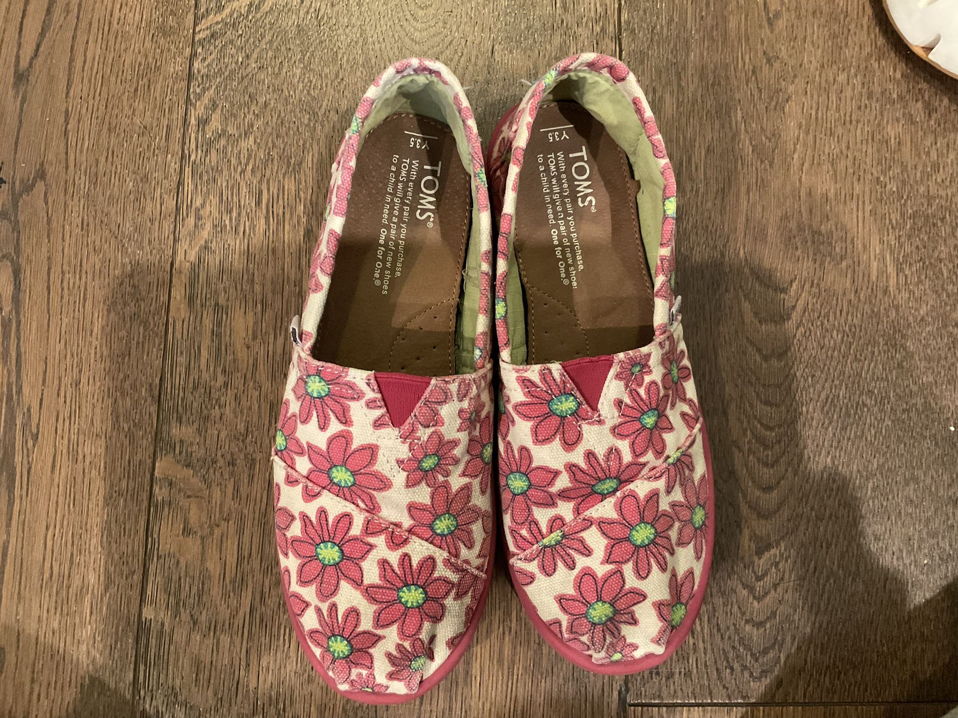 Toms Kids Girl's pink flowers Size Y3.5 alpargatas shoes