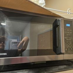 Toshiba Microwave - Barely Used