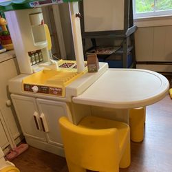Little Tykes Kitchen And Chairs