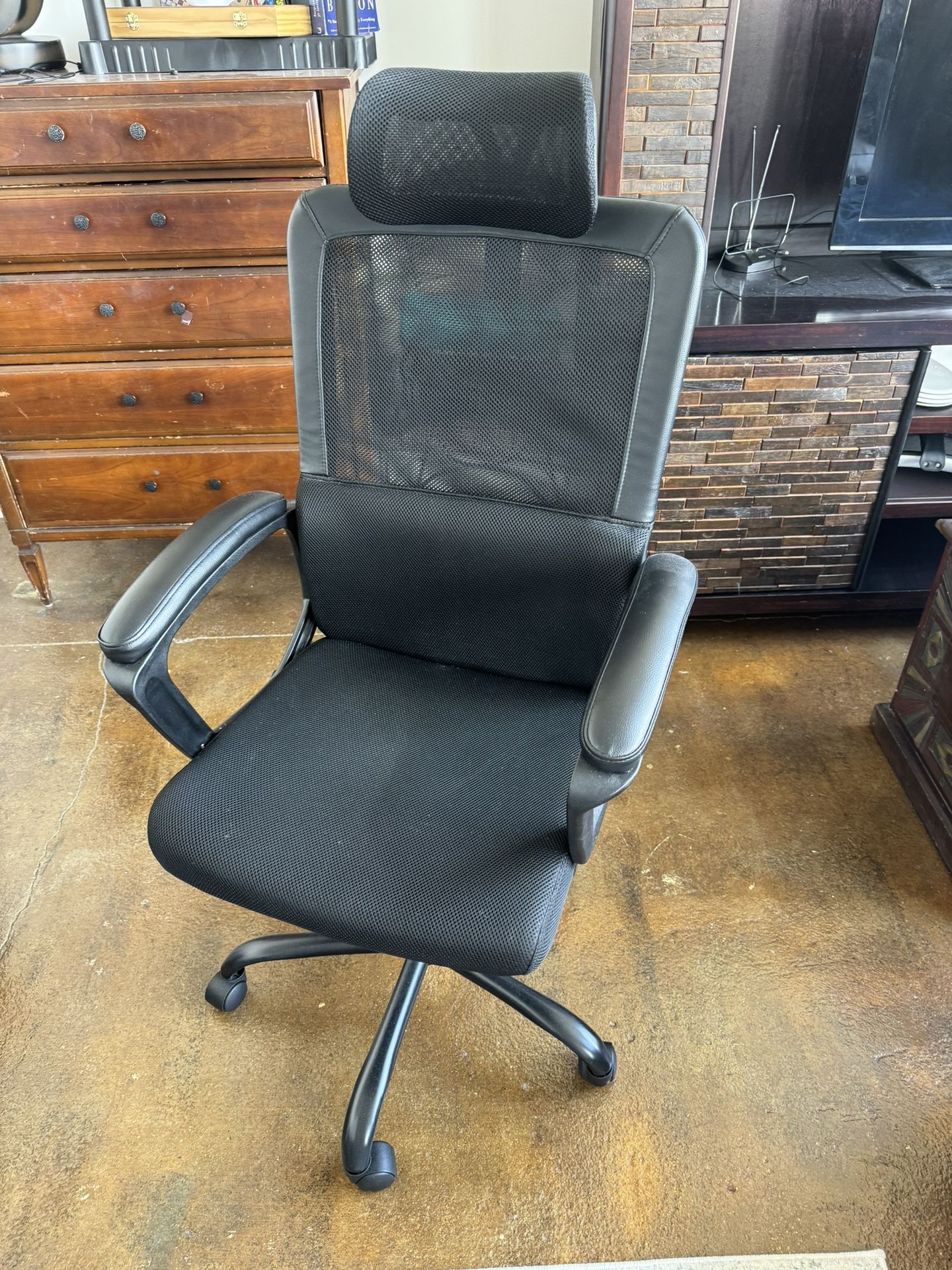 Chair With Lumbar Support And Headrest 