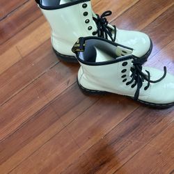 Dr Martens Boots Light Yellow Size 8 W
