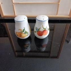 MCM Salt& Peeper Shakers Pottrey