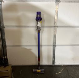 Dyson Cyclone V10 Animal Cordless Stick Vacuum Cleaner - Purple