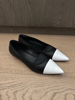 CHANEL 🖤 26P Black & White Leather Pointed Toe Flats - Size 39.5 *AMAZING CONDITION*