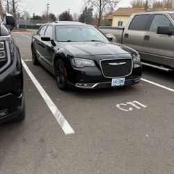 2015 crysler 300s black 
