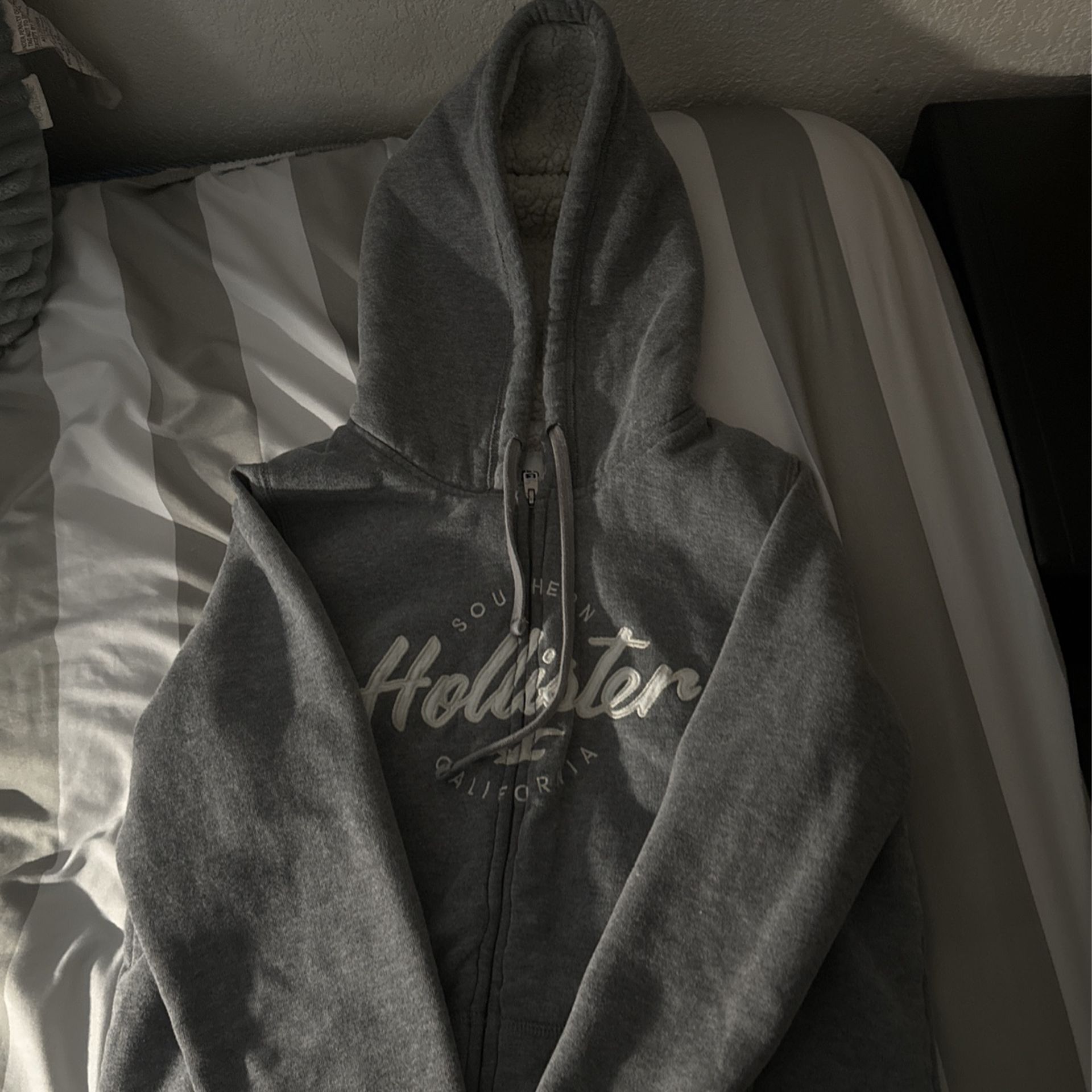 Hollister Zipper Hoodie, Gray Medium Size