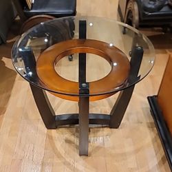 Like New Coffee Table With Two Side Tables 
