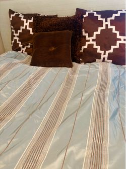 King Bed Spread with Pillows