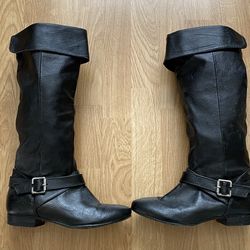 Black Leather Knee High Boots Women Size 6, Rarely Use, Good Condition