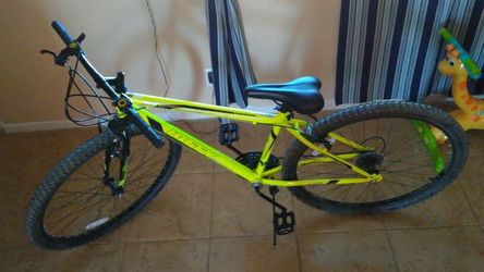 New huffy men s tactic 29er 15 speed mountain bike for Sale in El