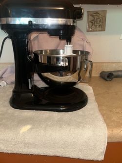 Black Onyx KitchenAid Professional 5 Plus Stand Mixer with Original attachments and Stainless Steel Bowl