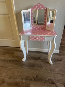 Kids Wooden Vanity Table with Tri-Fold Mirror