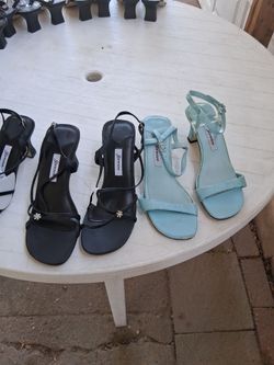 Free shoe's lot of sizes all women