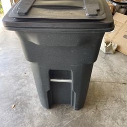 Toter 64 Gallon Black Garbage Can 