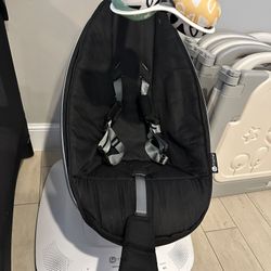 4moms MamaRoo Multi-Motion Baby Swing, Bluetooth Enabled with 5 Unique Motions, Black - Like new 