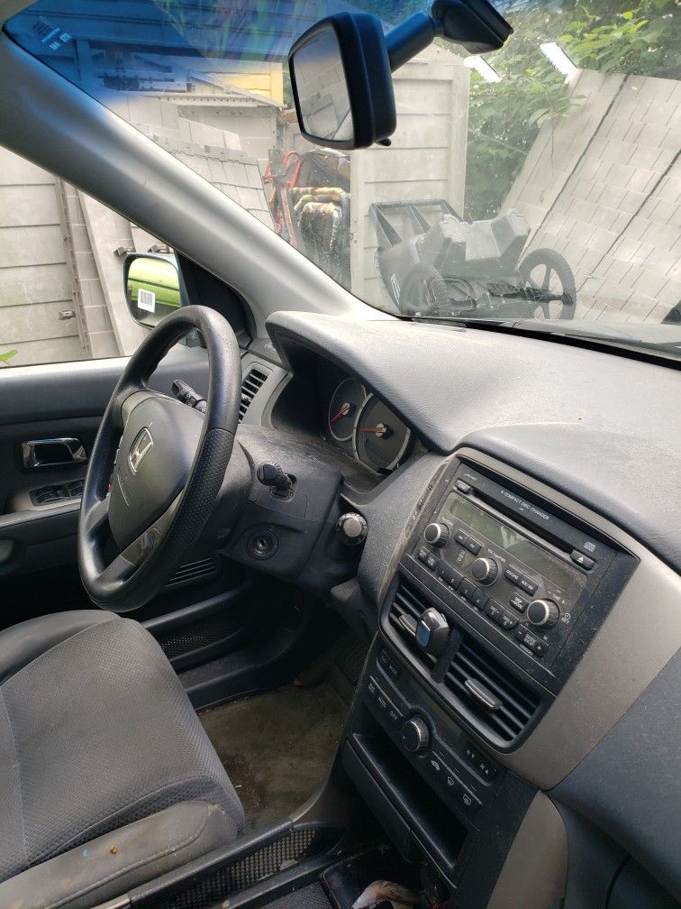 06 honda pilot  full of parts 