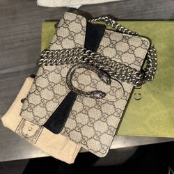 Women’s Gucci Shoulder Bag With chain