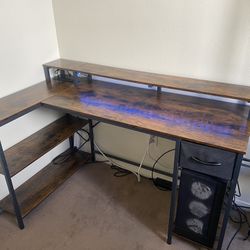 Desk With 4 Built-in Outlets And Detachable Shelf
