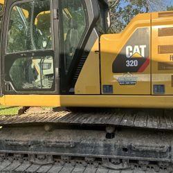 EXCAVATOR W/ THUMD 